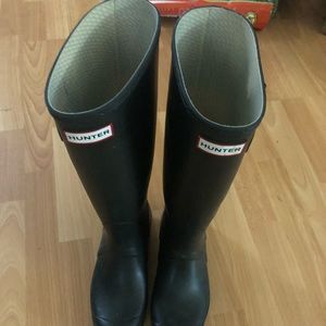 Worn approx 10 times, in very good condition